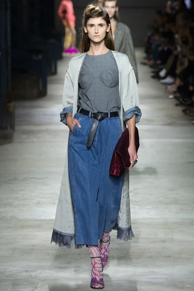 Look 18